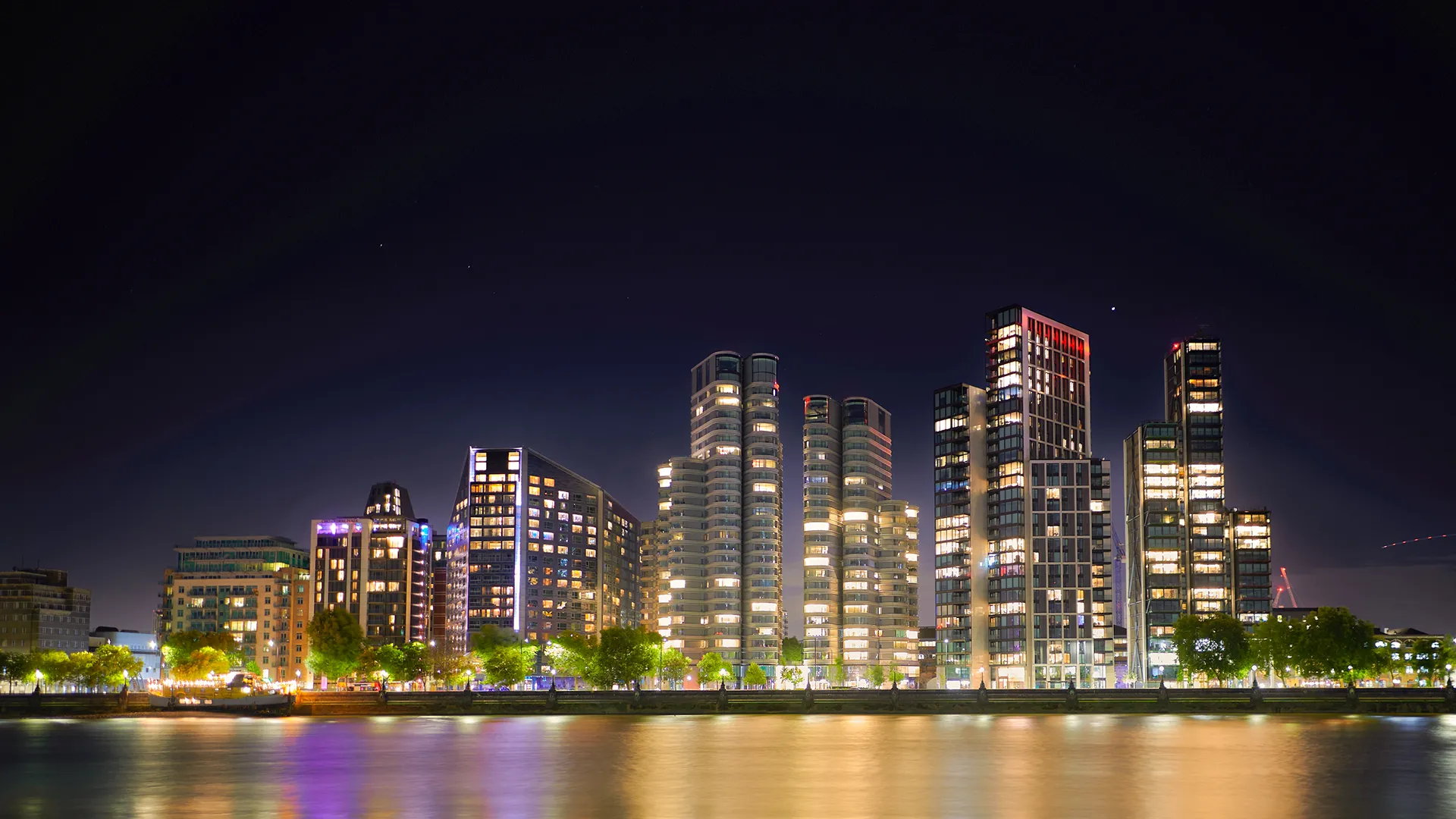 LONDON CITYSCAPE shutterstock_2223576369 1920×1080